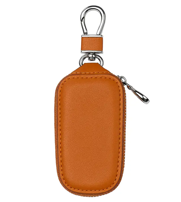 Braon kožna futrola za ključeve sa metalnom kukom – KeyForm
