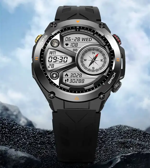 Navicore GPS sportski pametni sat sa crnim kaišem – prikaz glavnog ekrana sa kompasom i merama 52.8 x 56.9 mm