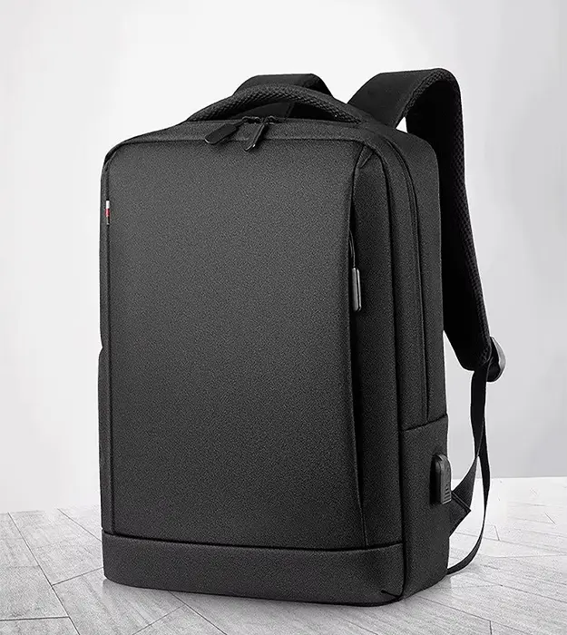 MetroForm lagani poslovni laptop ranac sa USB priključkom, crni, vodootporan, minimalistički dizajn